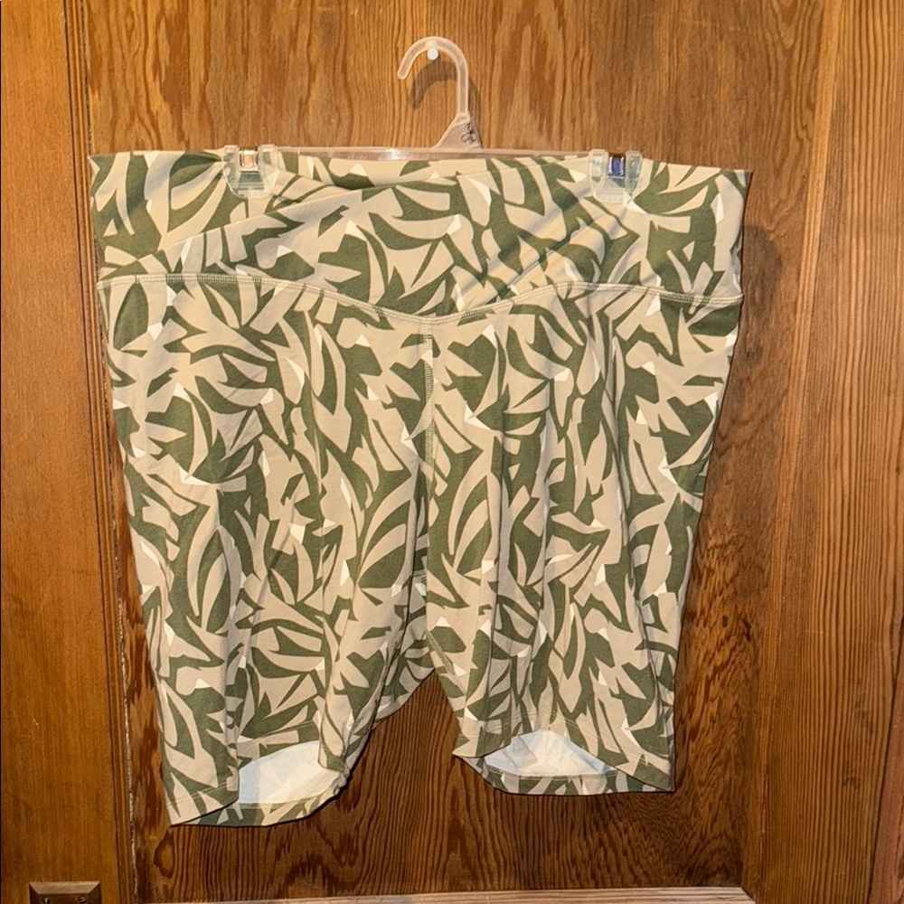 Old navy tropical print extra high rise powerchill bike shorts